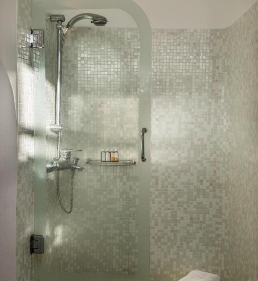 سوئیت اجرایی با مشاهده, Pantelia Suites