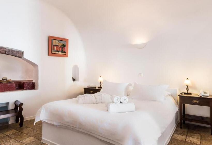 سوئیت جونیور با چشم‌انداز, Pantelia Suites
