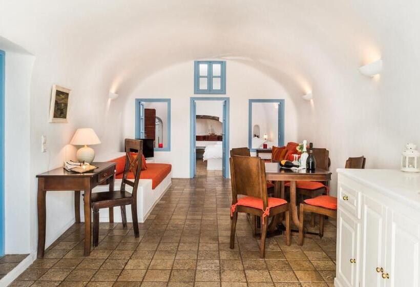 سوئیت جونیور با چشم‌انداز, Pantelia Suites