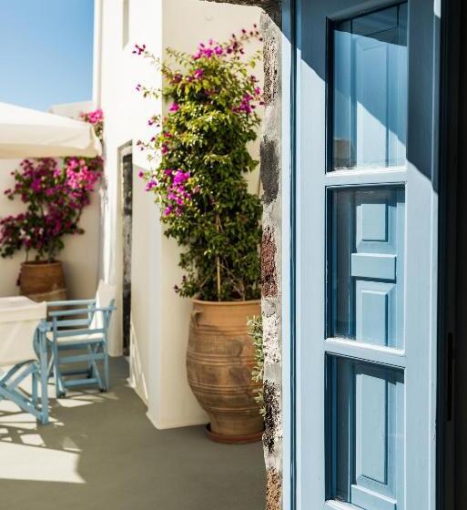 سوئیت جونیور با چشم‌انداز, Pantelia Suites