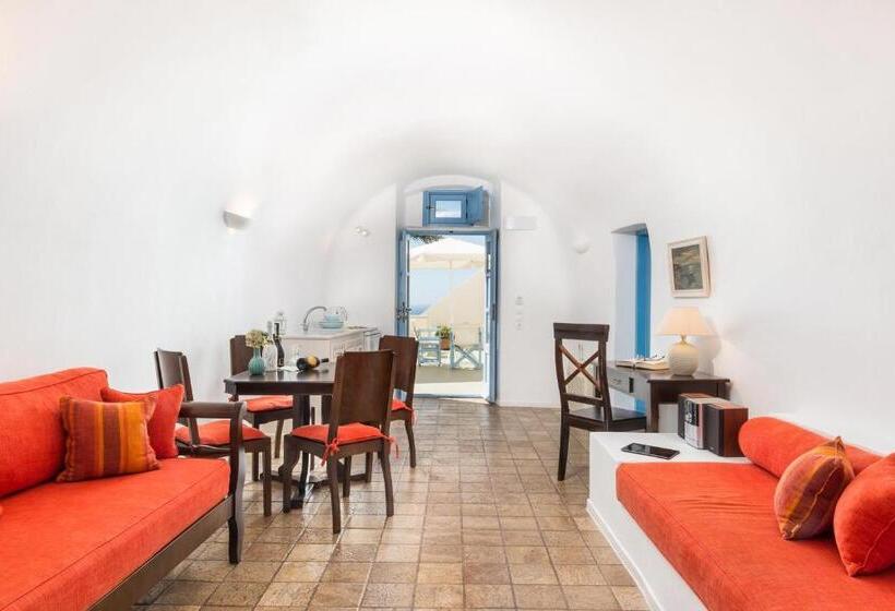 سوئیت جونیور با چشم‌انداز, Pantelia Suites
