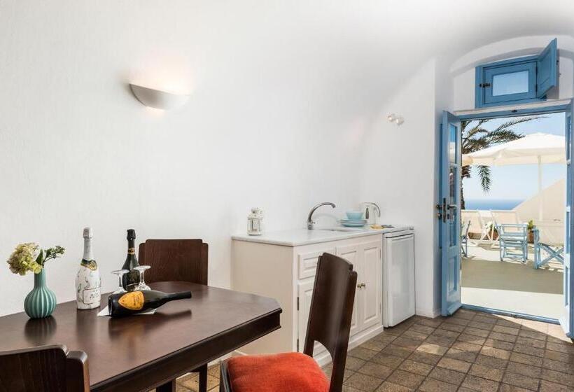 سوئیت جونیور با چشم‌انداز, Pantelia Suites