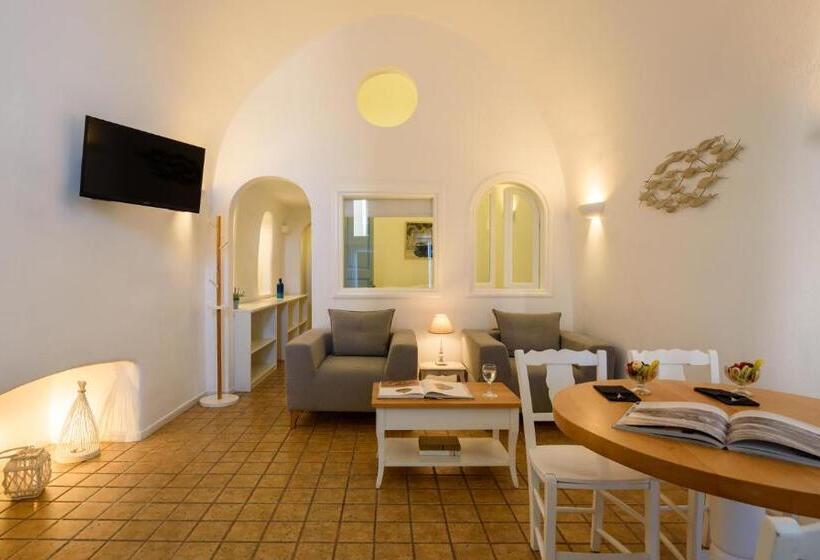 سوئیت جونیور با چشم‌انداز, Pantelia Suites