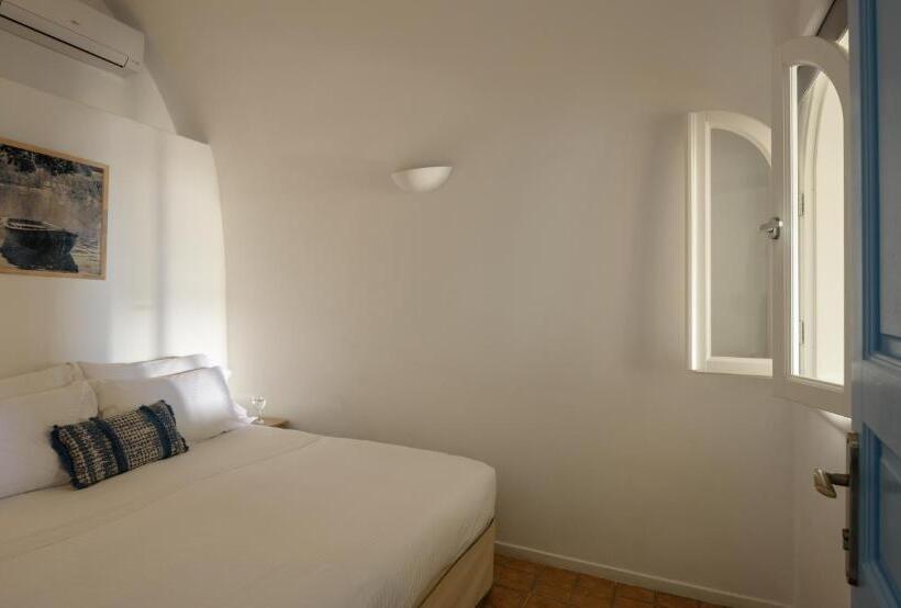 سوئیت جونیور با چشم‌انداز, Pantelia Suites