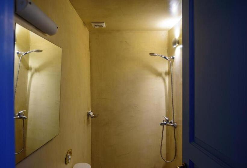 سوئیت جونیور با چشم‌انداز, Pantelia Suites