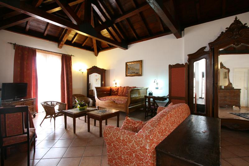 سوییت, Villa Sonia