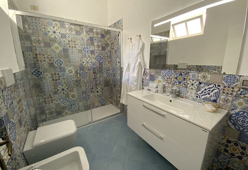 اتاق استاندارد با چشم‌انداز دریا, La Piazza Luxury Hotel & Spa