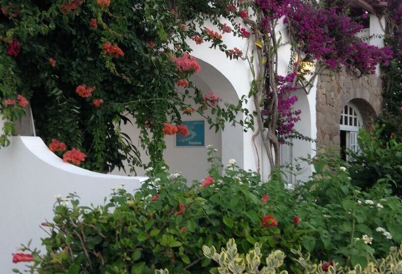 اتاق استاندارد سه تخته با چشم‌انداز باغ, La Piazza Luxury Hotel & Spa