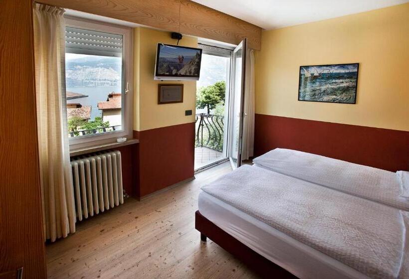 Номер Стандарт Вид на Бассейн, Ambienthotel Luna Rossa Adults Only