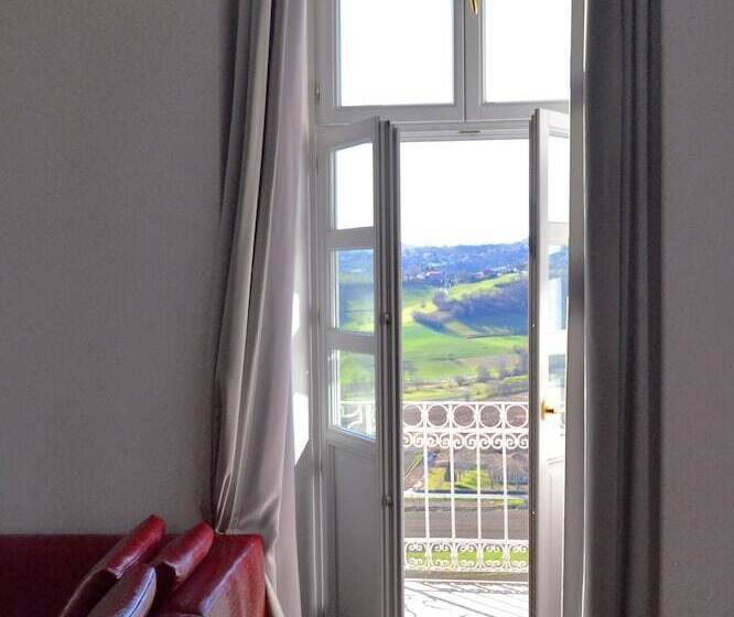 سوئیت با تخت بزرگ, Castello Di Montaldo Torino