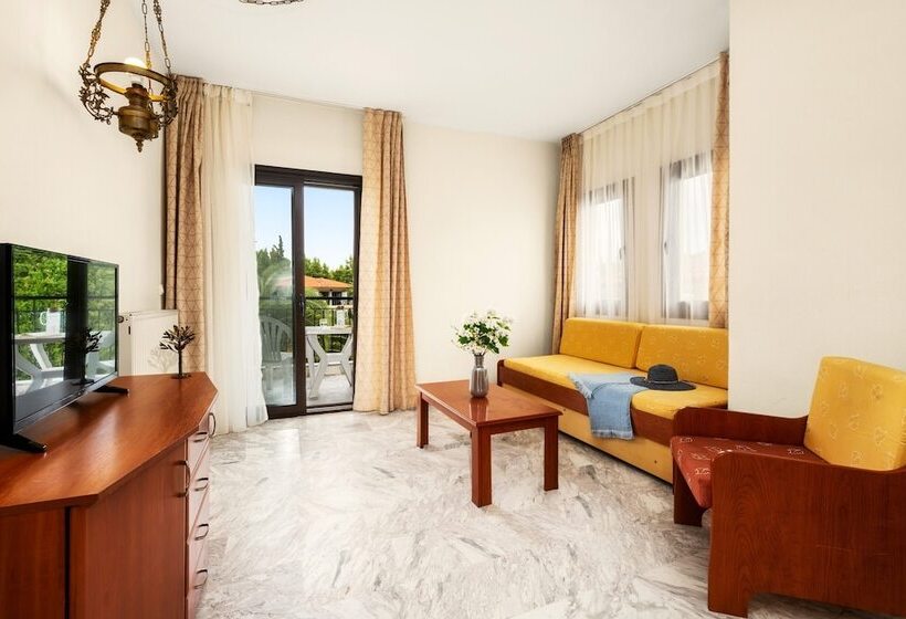 Семейные Апартаменты, Chrousso Village