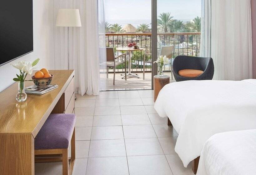 اتاق سوپریور با چشم‌انداز استخر, Movenpick Resort & Spa Tala Bay Aqaba