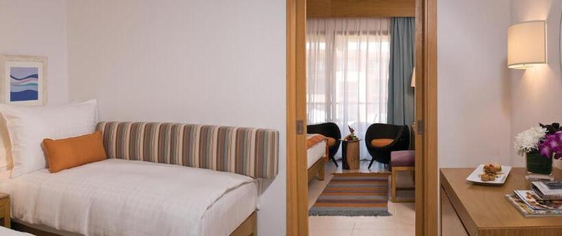 اتاق سوپریور خانوادگی با چشم‌انداز دریا, Movenpick Resort & Spa Tala Bay Aqaba