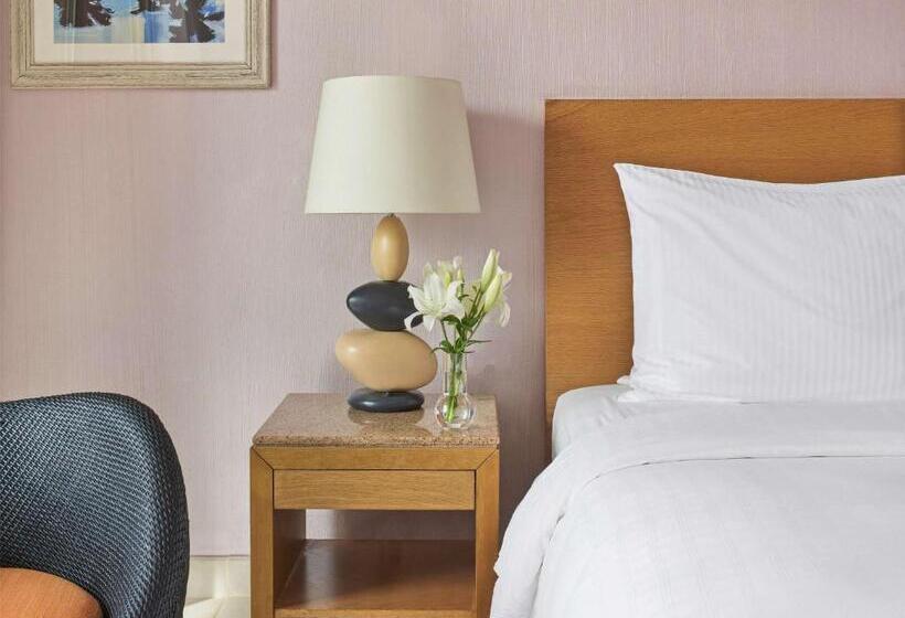 اتاق سوپریور خانوادگی با چشم‌انداز دریا, Movenpick Resort & Spa Tala Bay Aqaba
