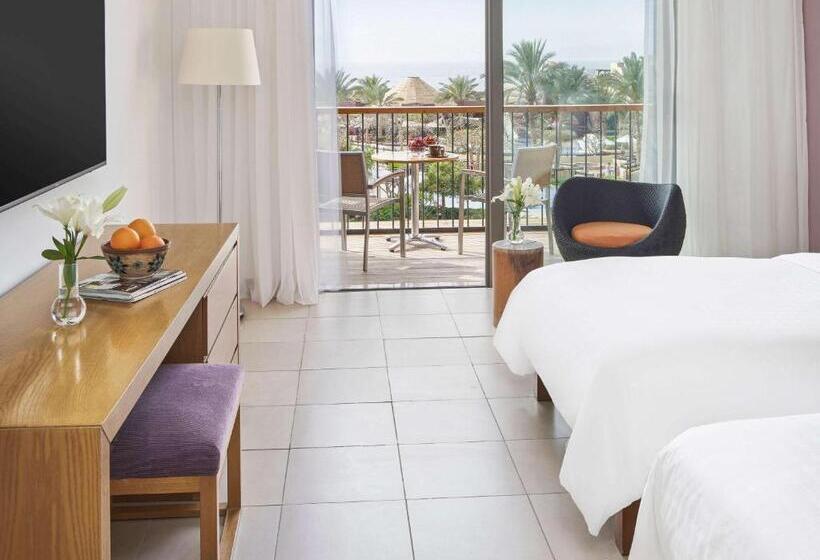 اتاق سوپریور با چشم‌انداز استخر, Movenpick Resort & Spa Tala Bay Aqaba