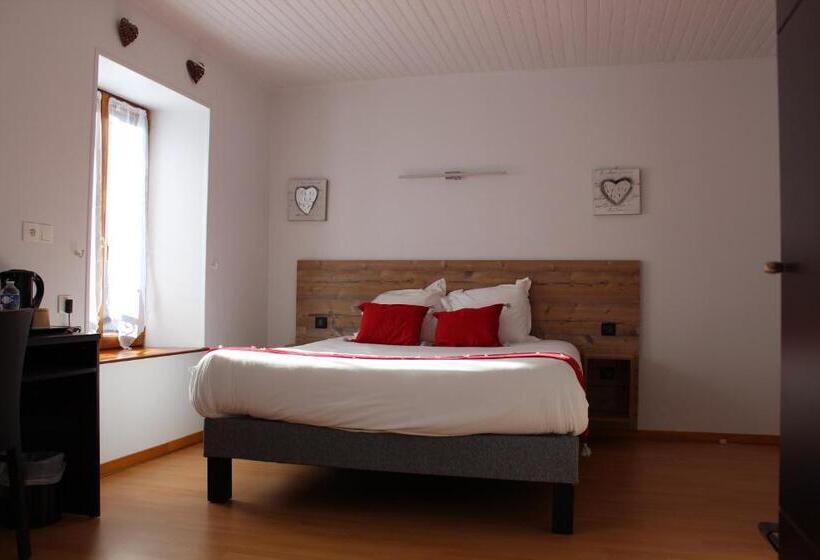 חדר סטנדרט לשלושה עם נוף לגינה, Logis Hôtel Auberge De L Allagnonette