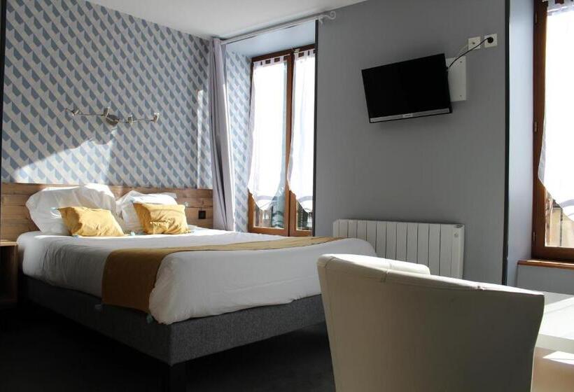 Трехместный Номер Стандарт Вид на Сад, Logis Hôtel Auberge De L Allagnonette