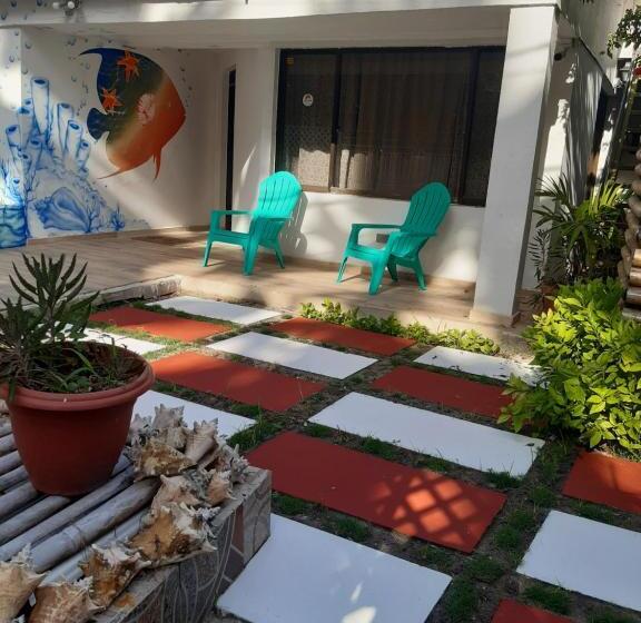 Quarto Estandar, Joebi S House Walking Distance To Rocky Cay Beach Ideal For Families Or Groups