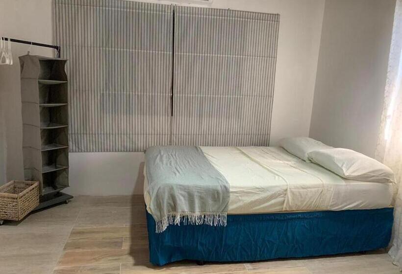 Casa 2 Quartos, Joebi S House Walking Distance To Rocky Cay Beach Ideal For Families Or Groups