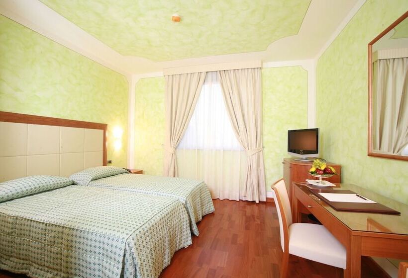 Номер Стандарт, Grand Hotel Del Parco   Bergamo Airport