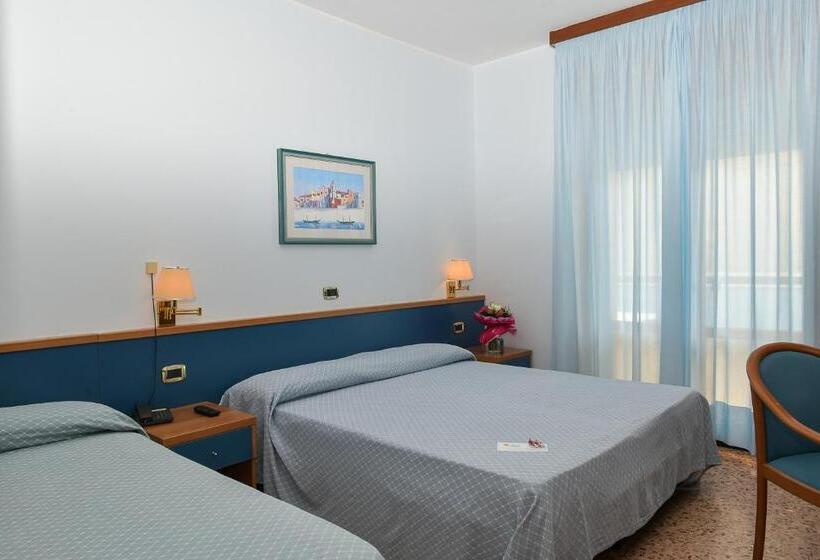 Quarto Triplo Standart Vista Mar Lateral, Souvenir