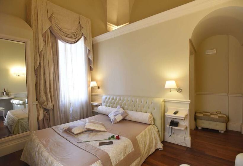 اتاق سوپریور با چشم‌انداز شهر, Suite Hotel Santa Chiara