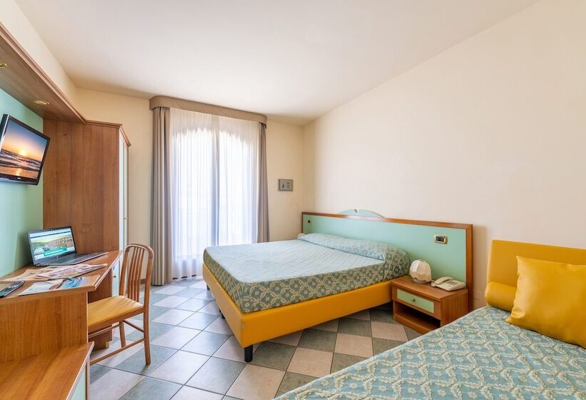 Номер Стандарт Трехместный, Villa Elena