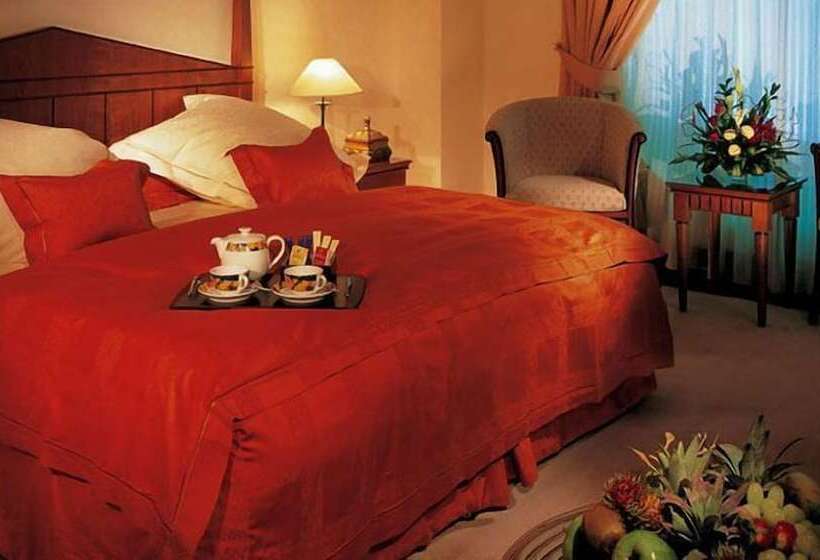 Номер Deluxe, Dubai International Hotel, Dubai Airport