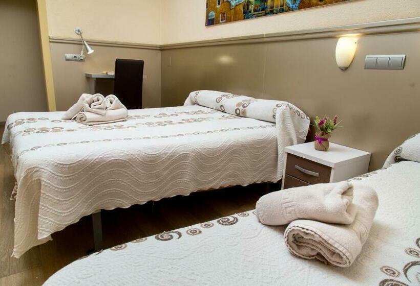 Номер Стандарт Трехместный, Hostal Barcelona