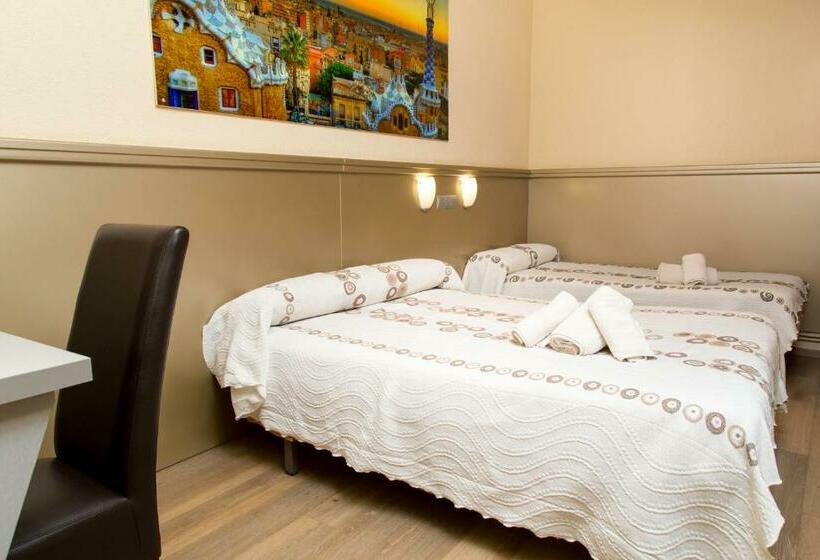 Номер Стандарт Трехместный, Hostal Barcelona