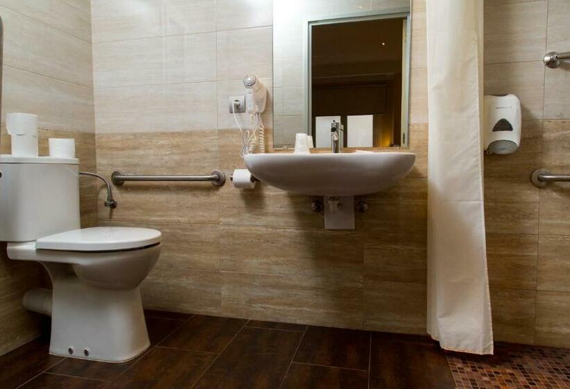 Номер Стандарт Трехместный, Hostal Barcelona