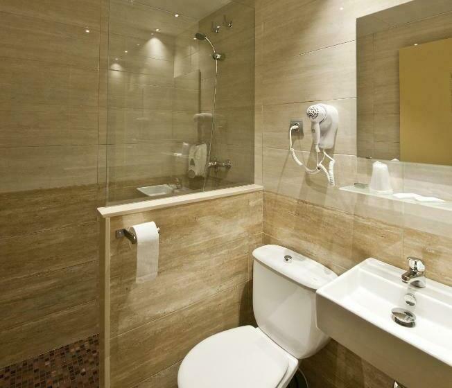 Номер Стандарт Трехместный, Hostal Barcelona