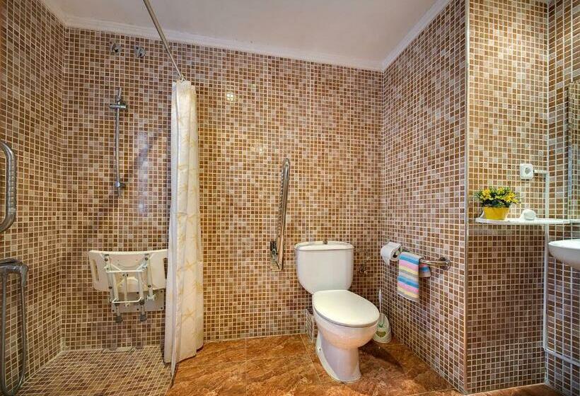 Номер Стандарт Трехместный, Hostal Barcelona