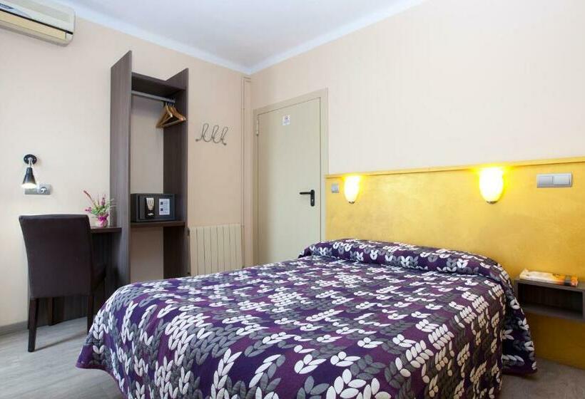 Номер Стандарт, Hostal Barcelona
