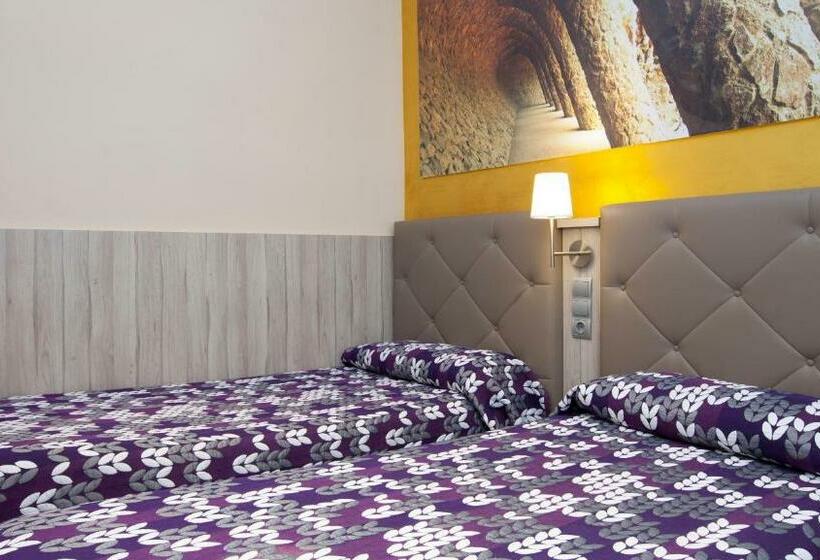 Номер Стандарт, Hostal Barcelona