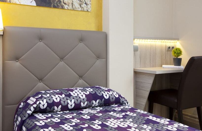 Номер Стандарт, Hostal Barcelona
