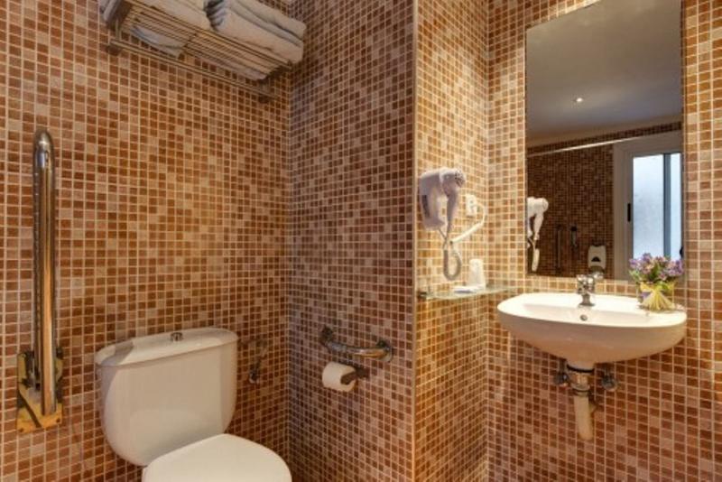 Номер Стандарт, Hostal Barcelona