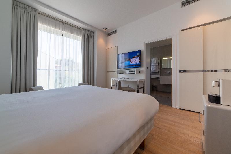 Классический Номер, Kube Saint Tropez