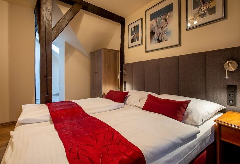 Quarto Estandar, Pension U Lilie