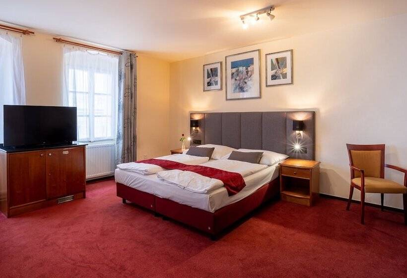 Quarto Estandar, Pension U Lilie