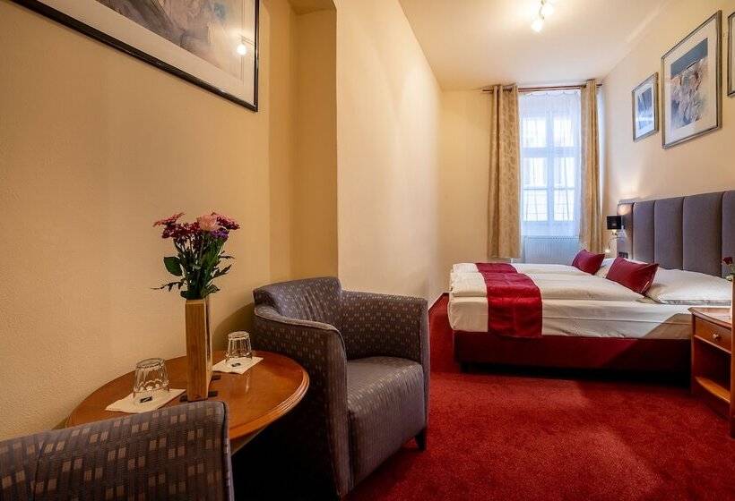 Quarto Estandar, Pension U Lilie