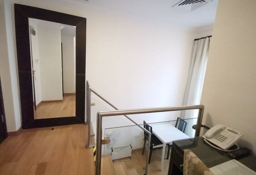 Номер Deluxe, The Royale Chulan Hyde Park