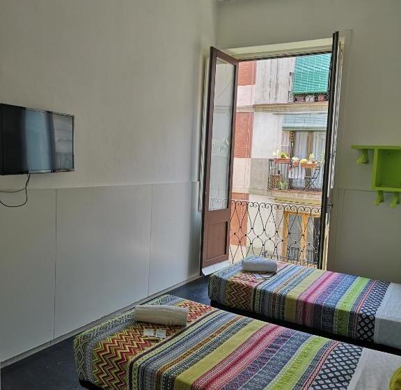 اتاق استاندارد با بالکن, Central And Basic Universitat For Young Hostel