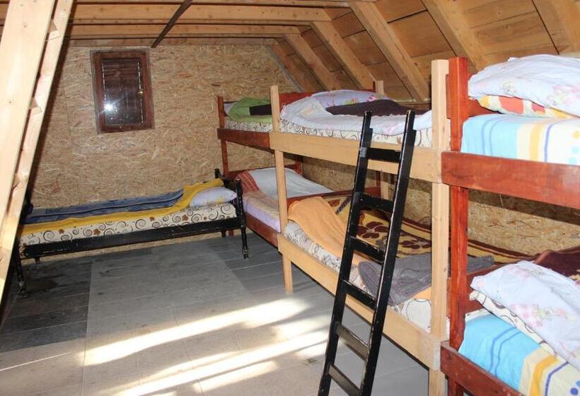 اتاق خانوادگی با سرویس بهداشتی مشترک, Rural Household Minić   Kapetanovo Jezero