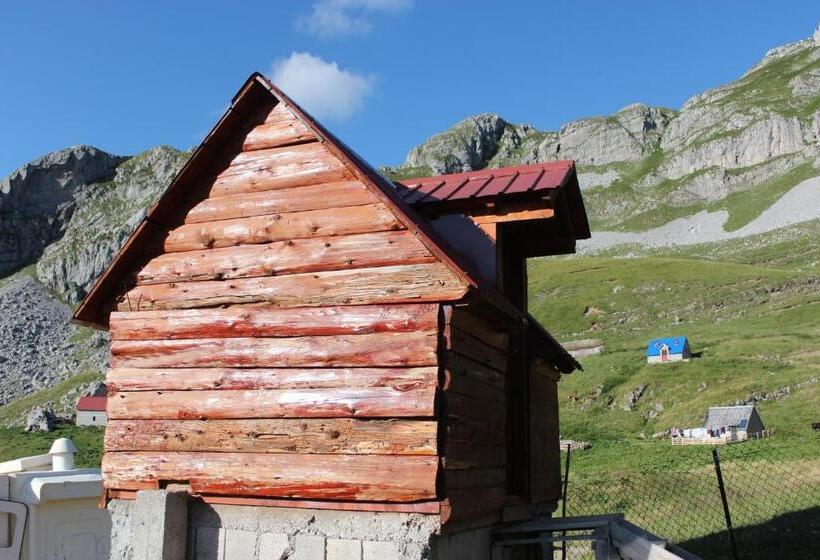 اتاق استاندارد با سرویس بهداشتی مشترک, Rural Household Minić   Kapetanovo Jezero