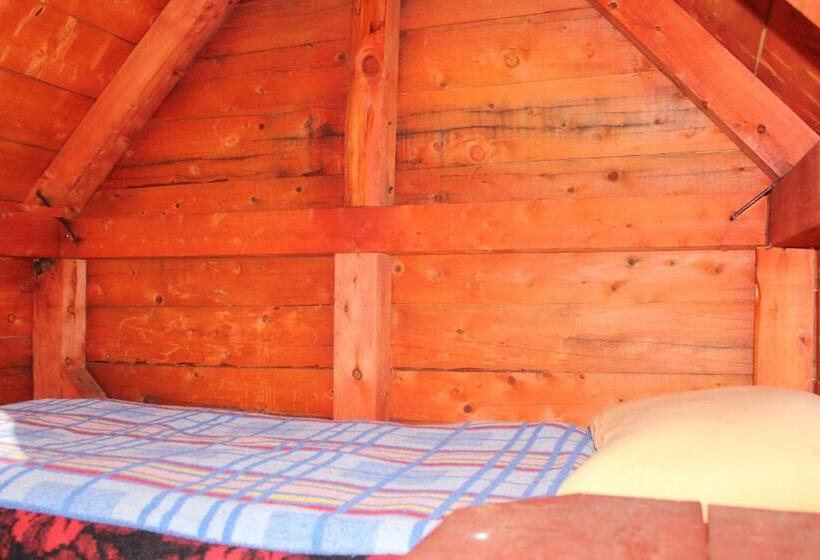 اتاق استاندارد با سرویس بهداشتی مشترک, Rural Household Minić   Kapetanovo Jezero