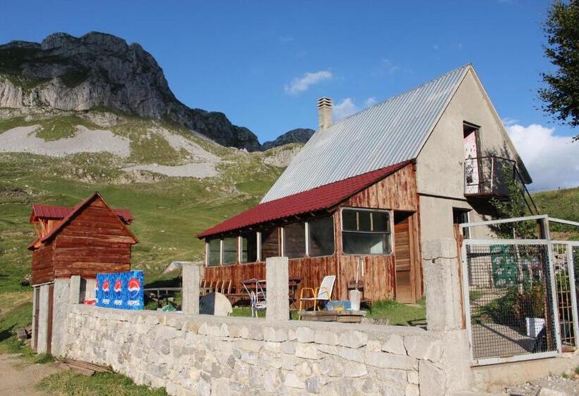 اتاق خانوادگی با سرویس بهداشتی مشترک, Rural Household Minić   Kapetanovo Jezero