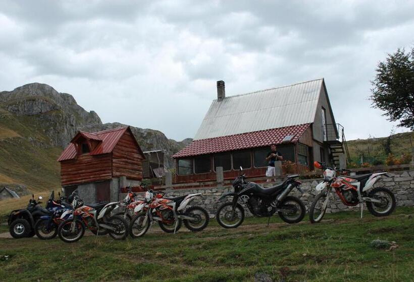 اتاق خانوادگی با سرویس بهداشتی مشترک, Rural Household Minić   Kapetanovo Jezero