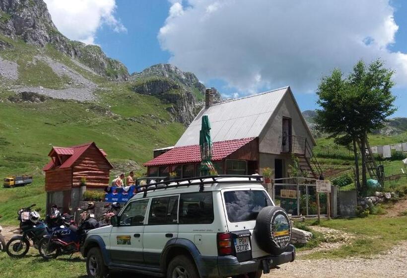 اتاق خانوادگی با سرویس بهداشتی مشترک, Rural Household Minić   Kapetanovo Jezero