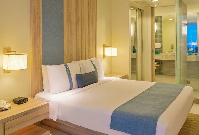 Номер Стандарт Двуспальная Кровать Вид на Море, Holiday Inn Pattaya, An Ihg